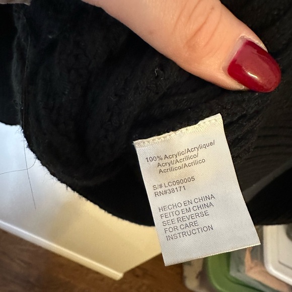 RARE- LUCCA COUTURE EMY FLORAL EMBROIDERED SWEATER - Picture 6 of 6